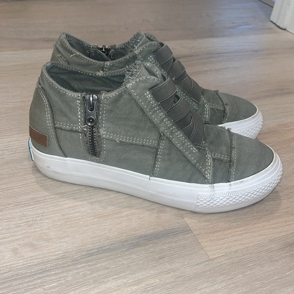 Blowfish Malibu Mamba Hidden Wedge Heel Sneakers Sage Green Gray zip closure - Picture 3 of 10